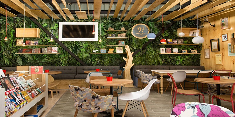 Lắp kệ trang trí tường quán trà sữa